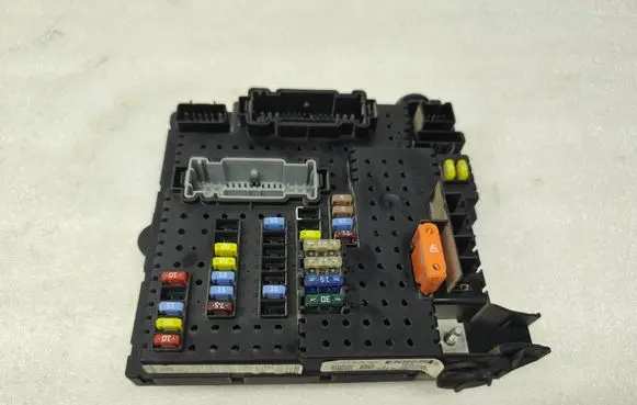 Volvo XC70 Fuse module 8688264 04W455 12217789