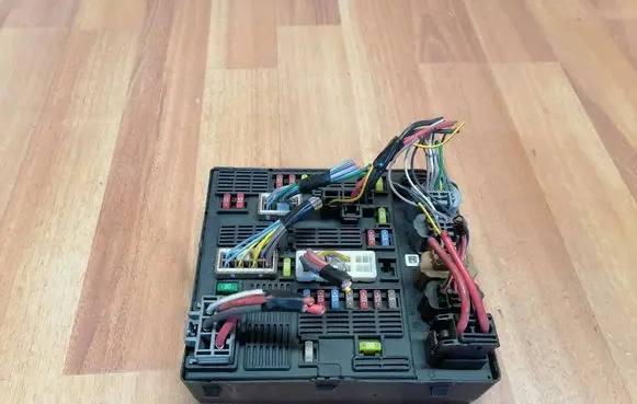 Renault Scenic III - Grand scenic III Fuse module 284B67924R