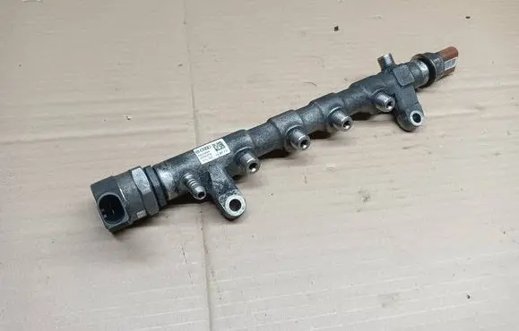 Volkswagen PASSAT B7 Fuel main line pipe 057130764AB 39972364 0281006075