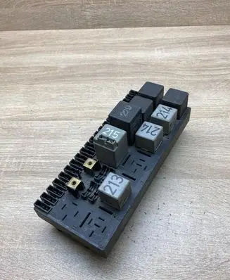 Volkswagen PASSAT B4 Fuse module 443941822A