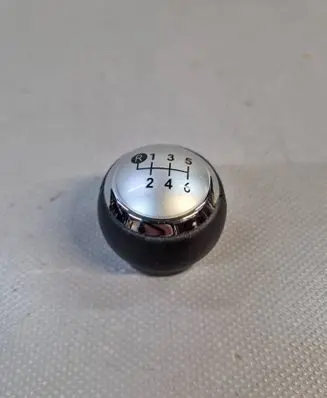 Toyota Avensis T270 Gear lever shifter trim leather/knob