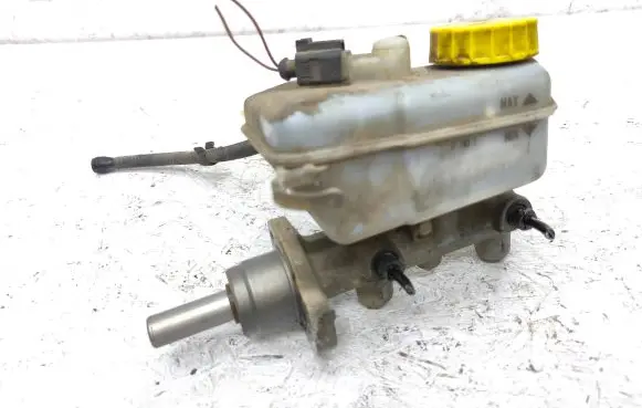 Volkswagen Polo IV 9N3 Master brake cylinder 0181