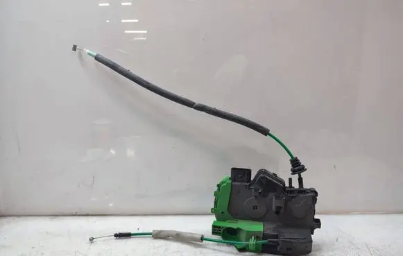 Hyundai i40 Front door lock 813203Z010