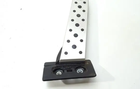 Accelerator throttle pedal