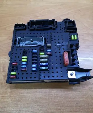Volvo XC90 Fuse module 28017881