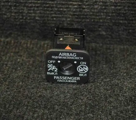Toyota Yaris Passenger airbag on/off switch 2070P1N