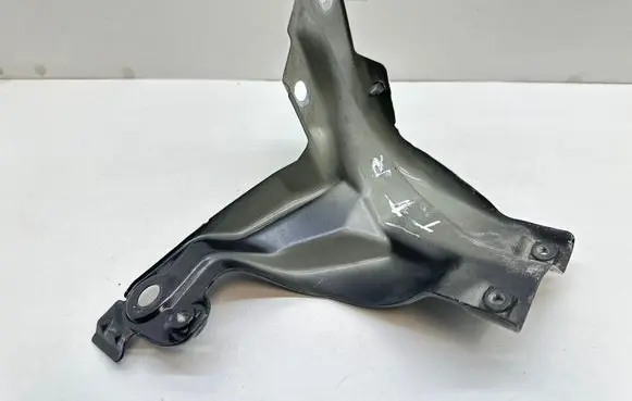 Audi TT Mk1 Fender mounting bracket 