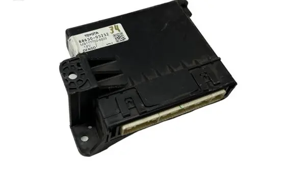 Toyota Avensis T270 Air conditioning/heating control unit 8865005252 MB1777008200