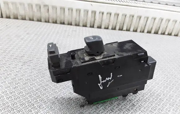Volvo S80 Electric window control switch 8682337