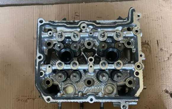Subaru Forester SK Engine head 11018AA900 11018AA901