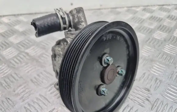 Mercedes-Benz C W203 Power steering pump A0044661301