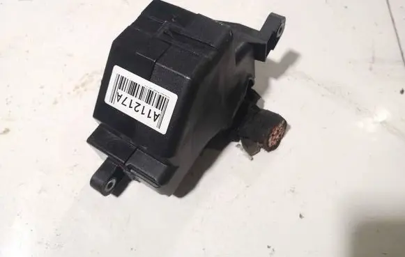 Volkswagen PASSAT B6 Fuse box set 08302337010101