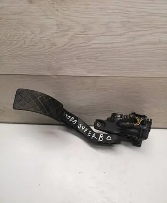 Volkswagen PASSAT B5.5 Accelerator throttle pedal 8D1721523F
