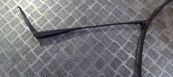 Ford Focus Front wiper blade arm 4M5117526BB