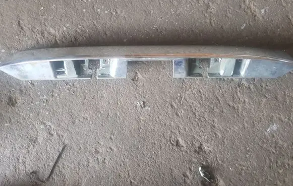 Trunk door license plate light bar