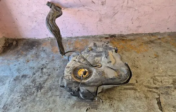 Volkswagen Golf V Fuel tank 1K0201085Q 1K0201138N
