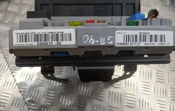 BMW 1 E81 E87 Fuse module 690661303