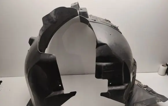Front wheel arch liner splash guards
