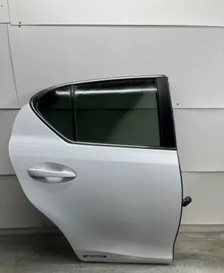 Lexus CT 200H Rear door