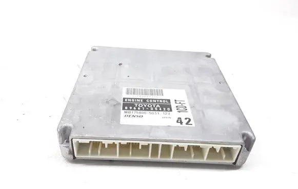 Toyota Avensis T220 Engine control unit/module 8966105420