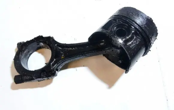 Nissan Serena Piston with connecting rod