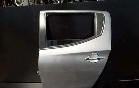 Mitsubishi L200 Rear door