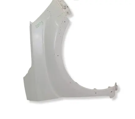 Suzuki Ignis Fender B2473