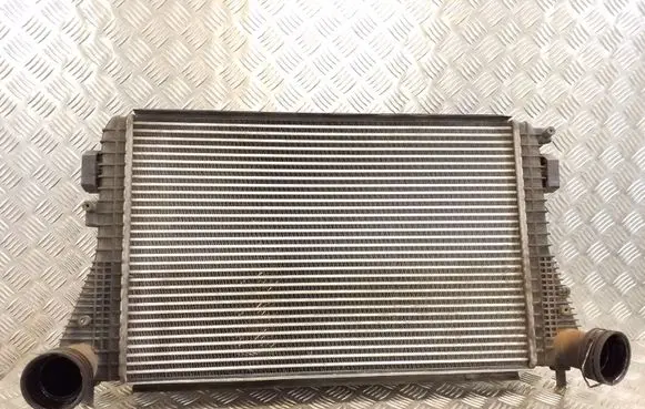Skoda Octavia Mk2 (1Z) Intercooler radiator 1K0145803E