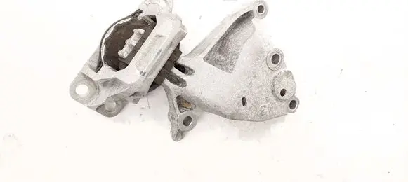 Nissan Qashqai J12 Engine mount bracket