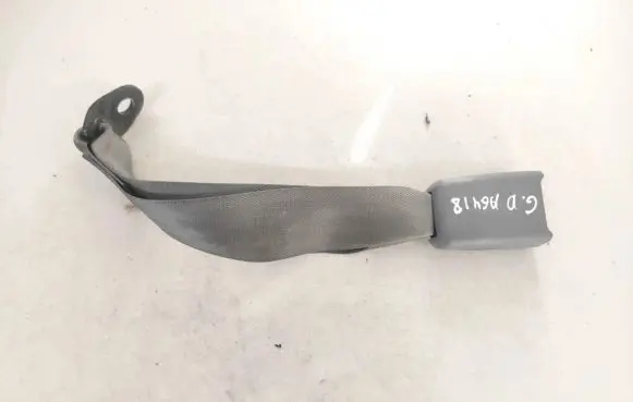 KIA Carens I Rear seatbelt buckle