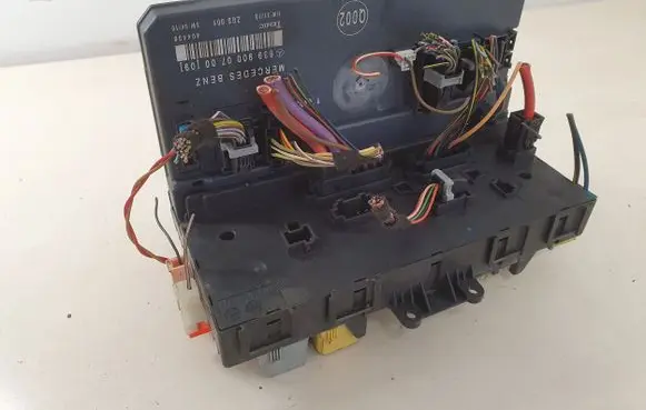 Mercedes-Benz Vito Viano W639 Fuse module 6399000700 A6395450801