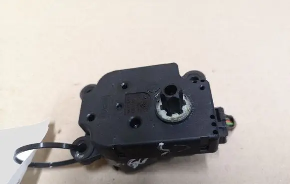 Citroen C5 Air flap motor/actuator P2861001UA31