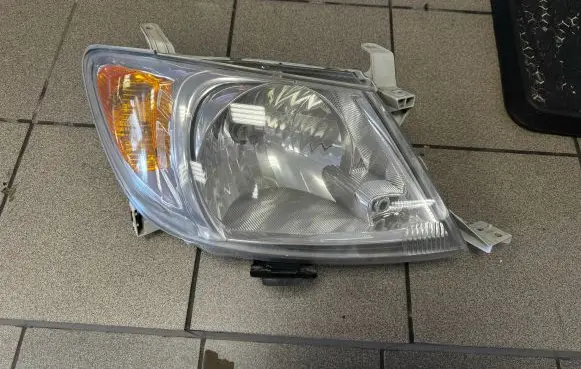 Toyota Hilux (AN10, AN20, AN30) Headlight/headlamp 811100K250