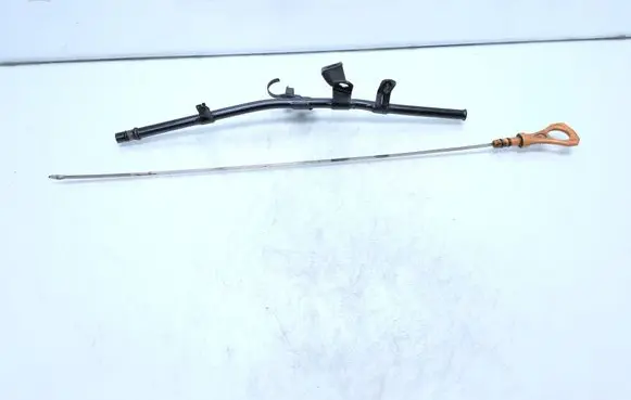 Hyundai i40 Oil level dip stick