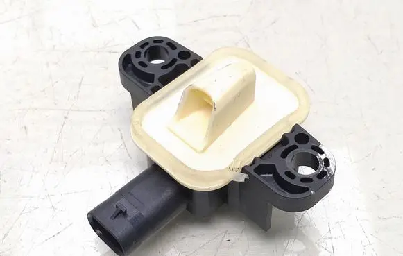 Mercedes-Benz A W176 Airbag deployment crash/impact sensor A1668210351