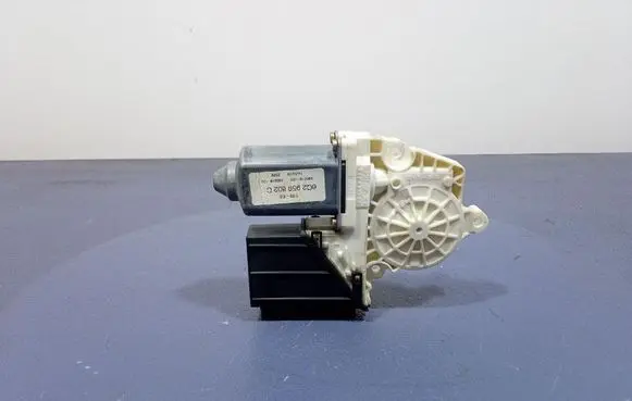 Seat Ibiza III (6L) Front door window regulator with motor 6Q2959802C