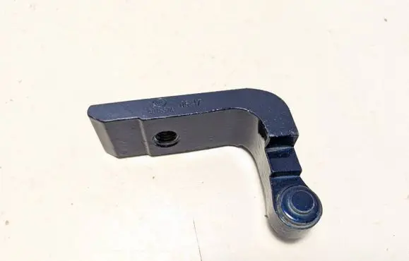 BMW 5 G30 G31 Rear door lower hinge 7333094
