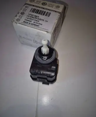 Volkswagen PASSAT B5 Headlight level adjustment motor 1J0941295C 25042006