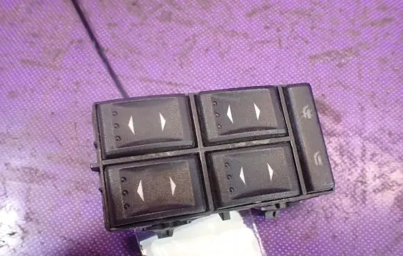 Ford Mondeo Mk III Quarter vent window switch 1S7T14A132BD