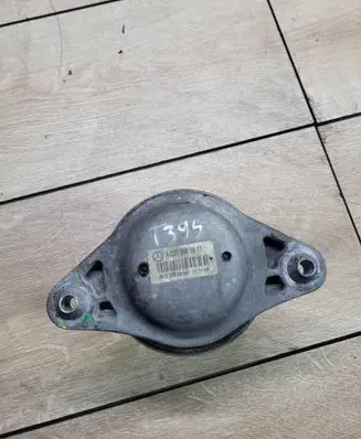 Mercedes-Benz S W221 Engine mount bracket A2212401917 3618508028