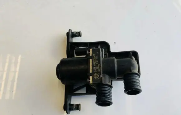 BMW 5 E60 E61 Coolant heater control valve 6411692022602 64116920226-02