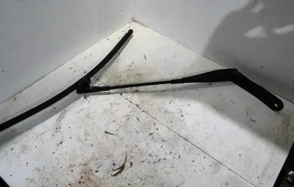Opel Astra H Front wiper blade arm 13111219
