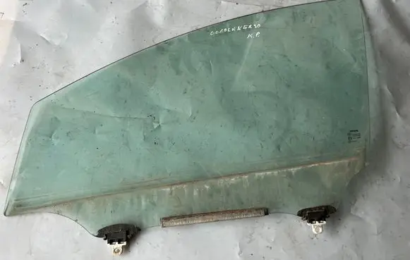 Toyota Corolla Verso AR10 Front door window glass four-door