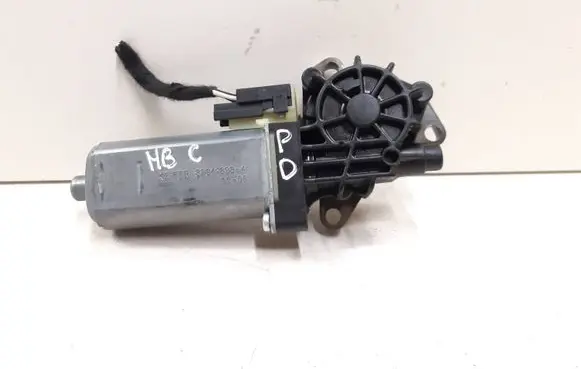 Mercedes-Benz C W204 Seat adjustment motor 820418984