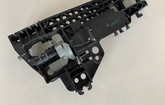 Rear door exterior handle/bracket