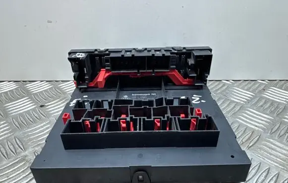 Skoda Octavia Mk1 (1U) Comfort/convenience module 1K0937049T H29S0704 28000673