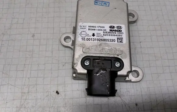 KIA Magentis ESP acceleration yaw rate sensor 956901F300 BG68103400