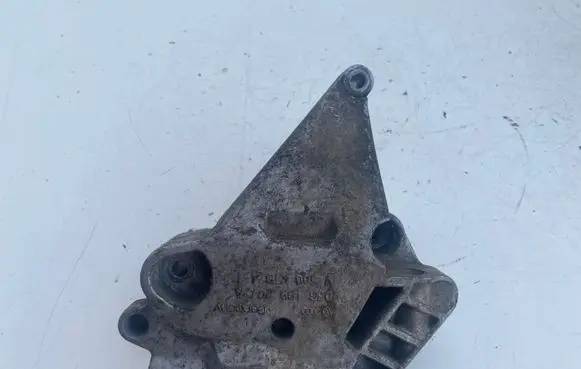 Volkswagen Golf V Engine mounting bracket 03G199207A