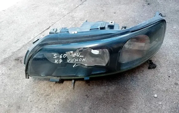 Volvo S60 Headlight/headlamp 89008799