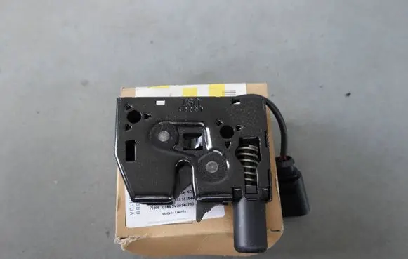 Audi A1 Engine bonnet/hood lock/catch 8X0823509C